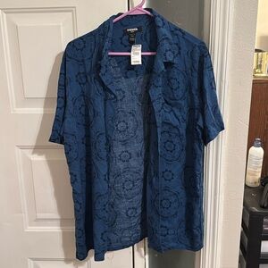 Never worn. RSQ men’s short sleeve button down shirt.